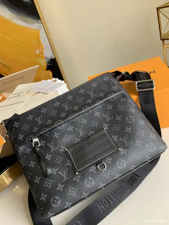 Rep ladies VUITTON LOUIS MESSENGER BAG 0511